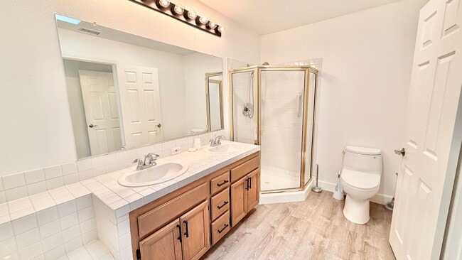 Building Photo - Beautifully Updated & Remodeled Townhome o...