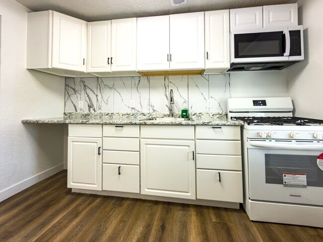 Building Photo - 612 Atwood Ave