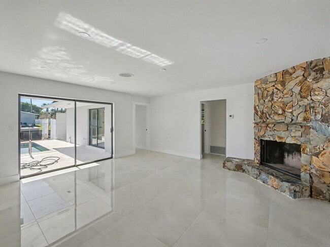 Building Photo - 1940 NW 32nd St