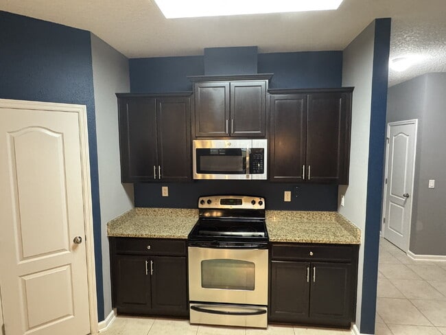 Building Photo - For Rent