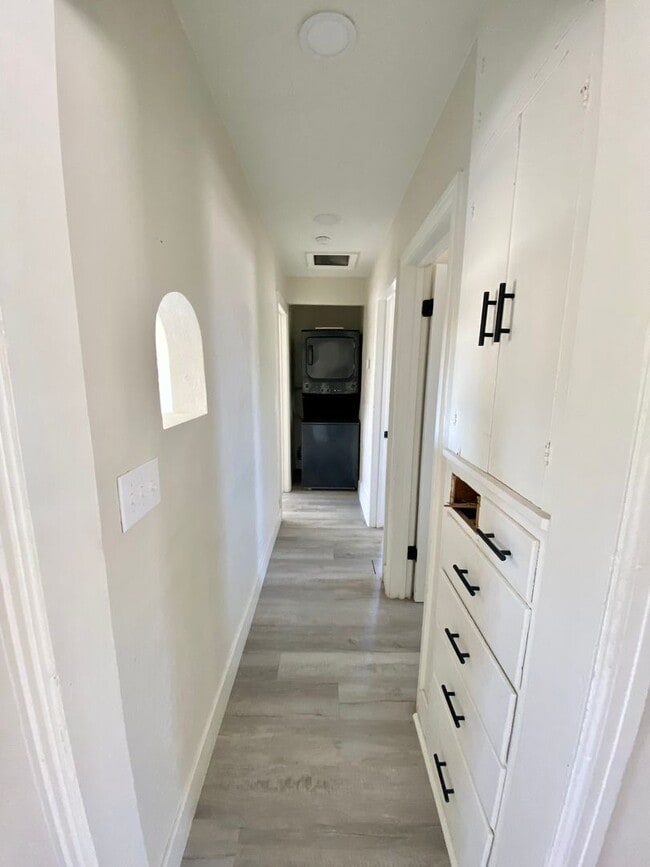 Building Photo - Theall Triplex