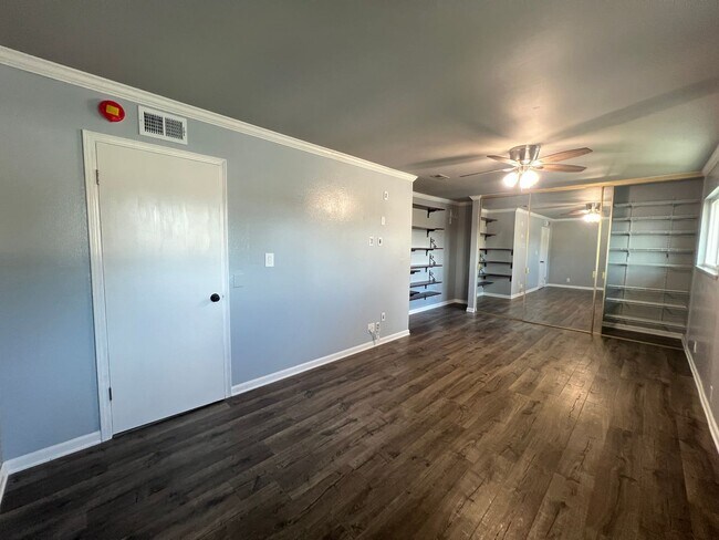 Building Photo - Garden Park Townhomes: 3 Bedroom 3 Bath At...