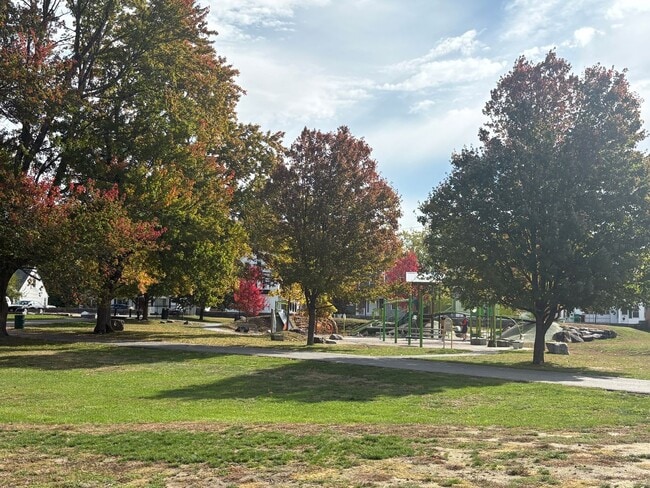 Building Photo - Bright 2-Bedroom Condo in Presidential Park, Lowell, MA