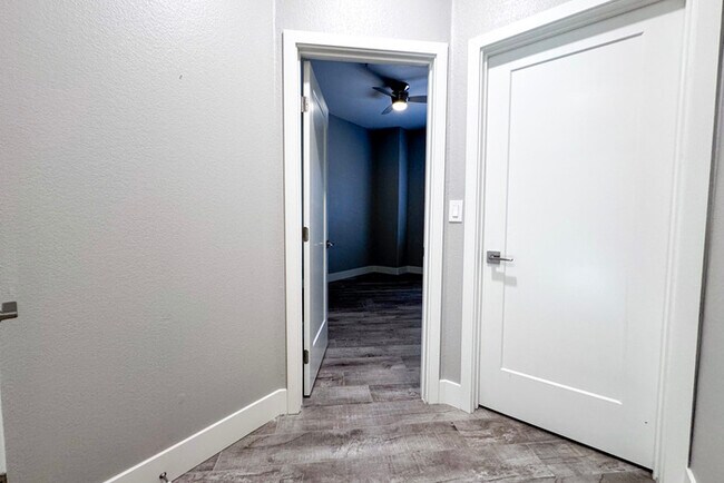Building Photo - 3Bed/2.5 Ba House in Gated Community in No...