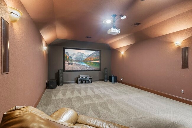 Building Photo - 18 Player Vista Pl