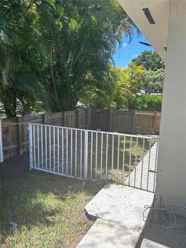 Building Photo - 5321 SW 67th Ave
