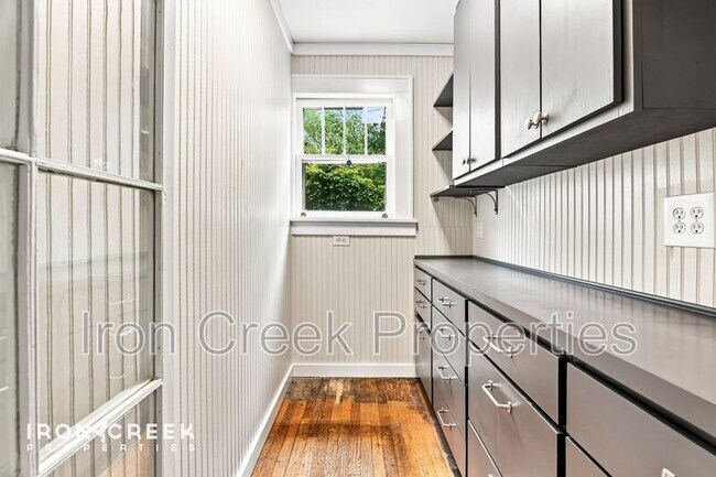 Building Photo - 42 Westover Dr