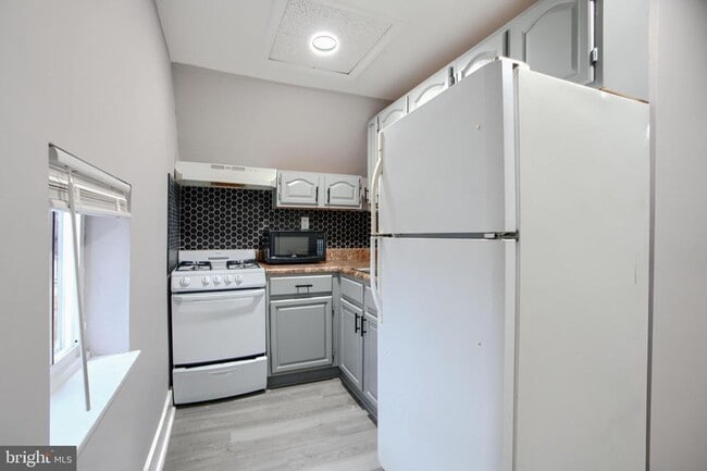 Building Photo - 3807 Fleetwood Ave