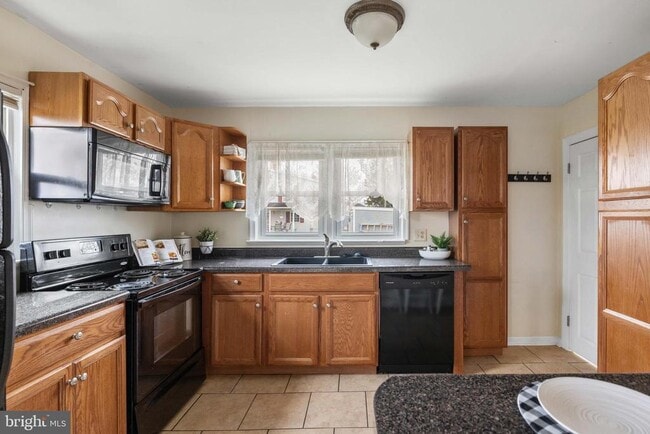 Building Photo - 405 E 7th Ave