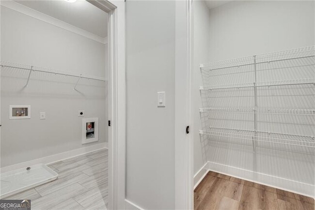 Building Photo - 425 Maplewood Dr