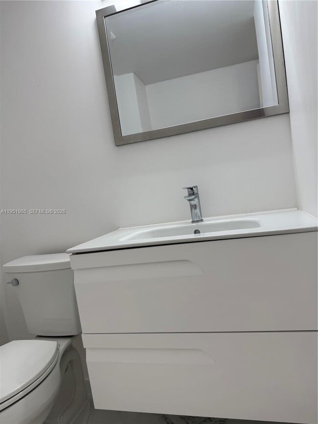 Building Photo - 290 174th St St