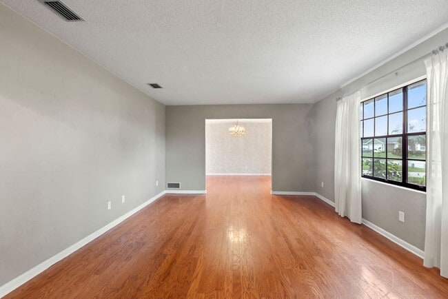 Building Photo - Spacious 4 Bedroom Ormond Beach Home with ...