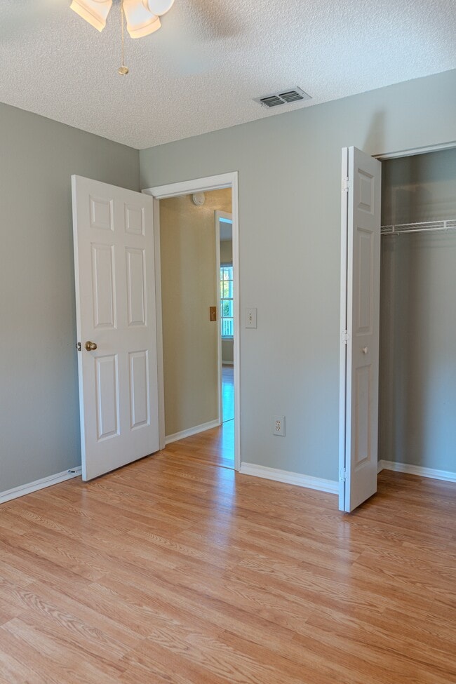 Building Photo - 1011 Shayler Ave