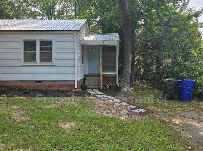 Primary Photo - 117 White Oak Dr