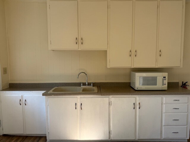 Building Photo - Newly Updated!! 3 Bed, 1 Bath Apartment in...