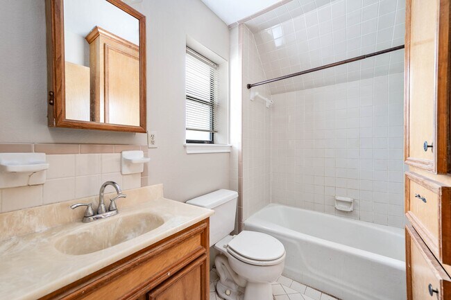 Building Photo - 2245 N Austin Ave