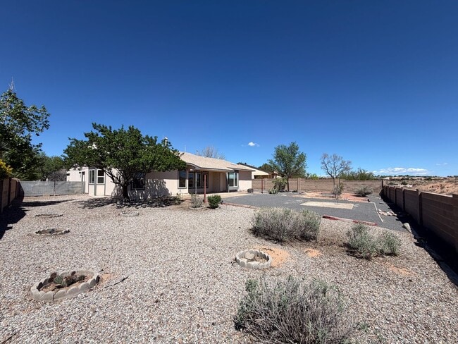 Building Photo - 3 Bedroom Single Story Home Available Near Corrales Rd & Highway 528 in Rio Rancho!