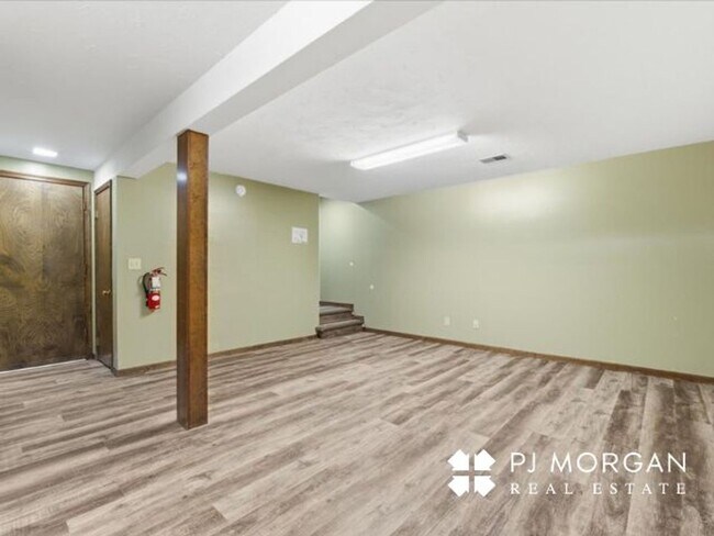 Building Photo - 9524-9526