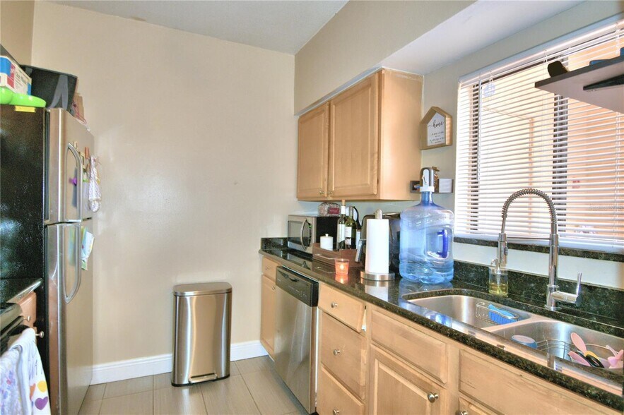 Building Photo - 4711 Capri Plz