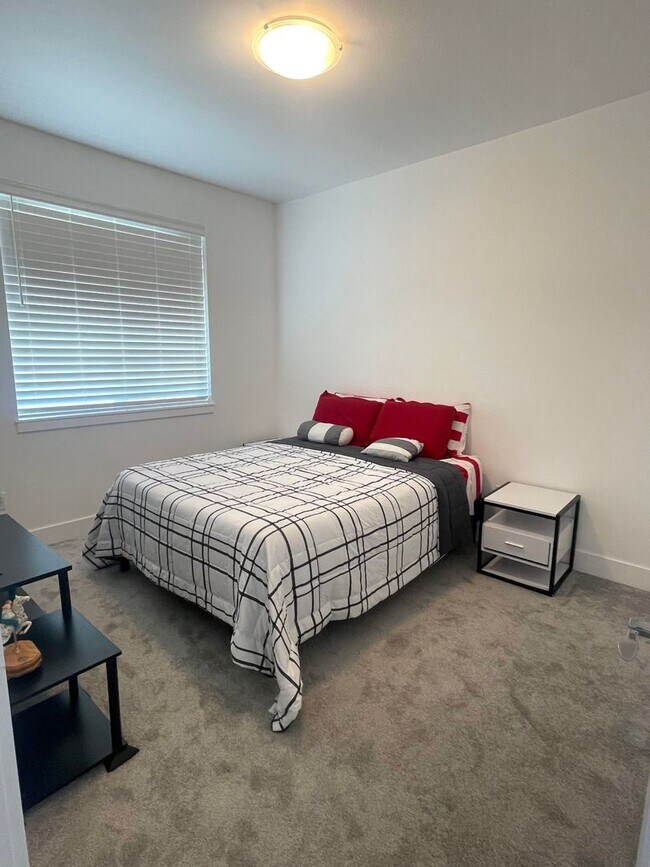 Building Photo - Gorgeous New Construction Townhome