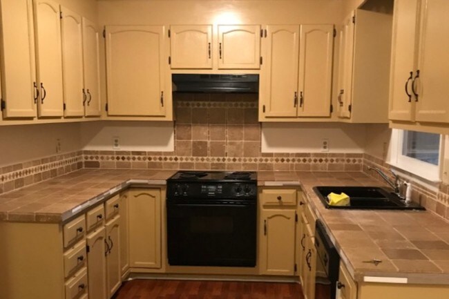 Kitchen - 4448 Huntington Dr