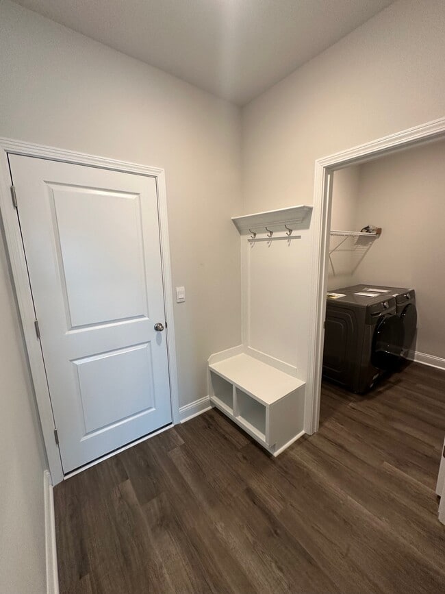Building Photo - 1840 Hardwood Ct