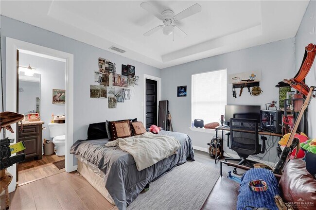 Building Photo - 12 W Chavez St