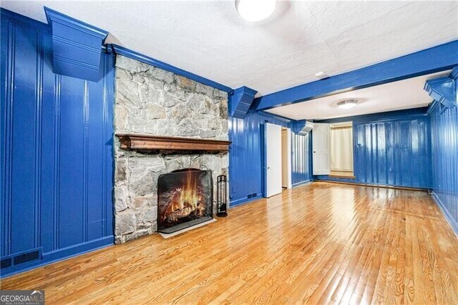Building Photo - 1268 University Dr NE