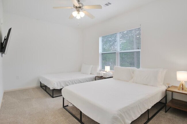 Building Photo - 8325 Coventry Ct