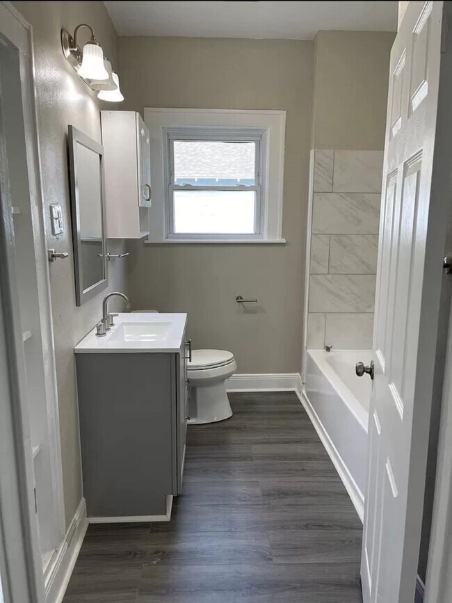 Building Photo - 8704 Lanewood Dr