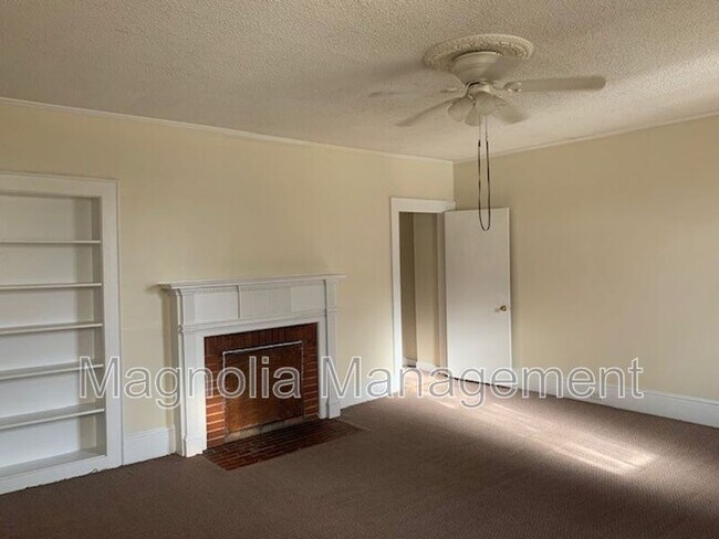 Building Photo - 415 E Andrews Ave