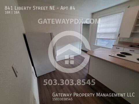 Building Photo - 841 Liberty St NE