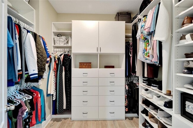 Building Photo - 3518 77 Ct E