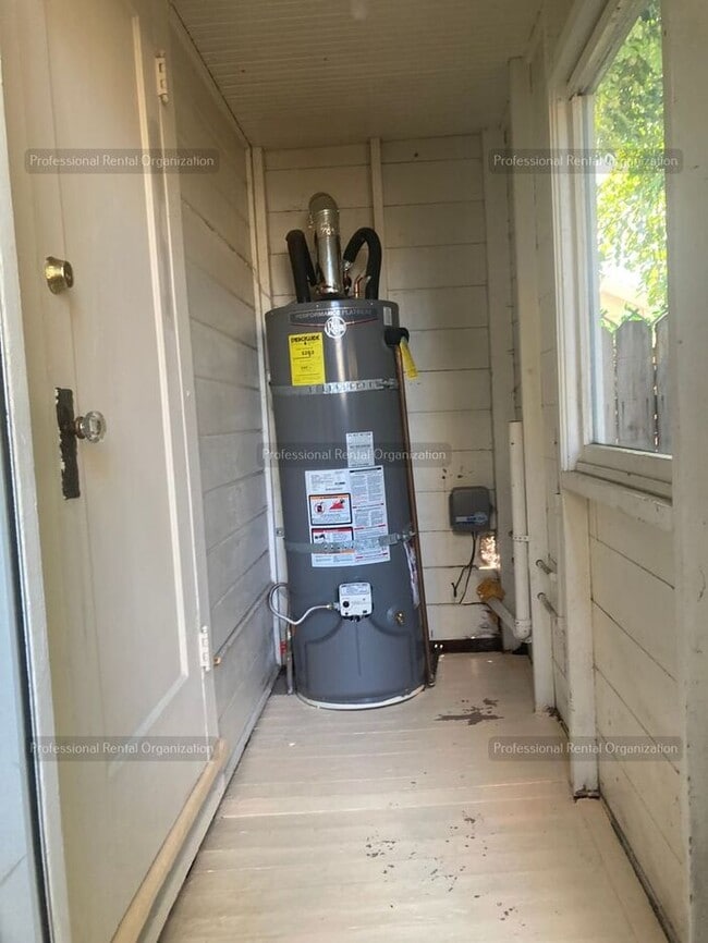 Building Photo - One bedroom Gem in Heart of Quaint, Historic West Petaluma