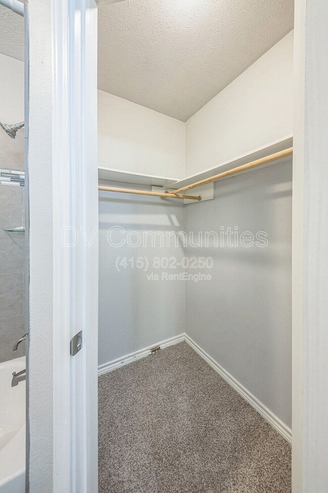 Building Photo - 9830 Cherokee St