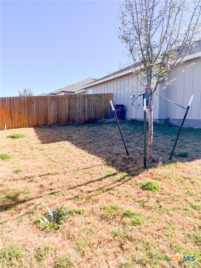 Building Photo - 4913 Rose Gdn Lp