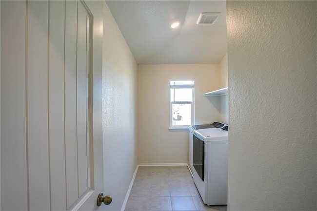 Building Photo - 545 Ayinger Ln
