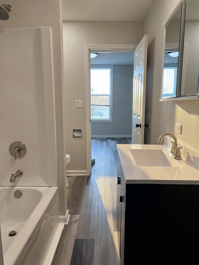 Building Photo - 212 E Calhoun St