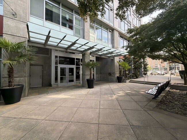 Building Photo - 1926 W Burnside St