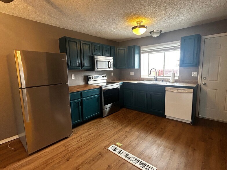 Building Photo - 16901 E Chenango Ave