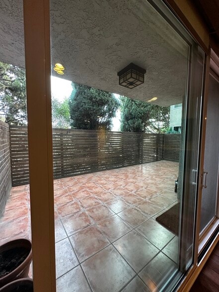 Large outdoor patio - 11951 Mayfield Ave