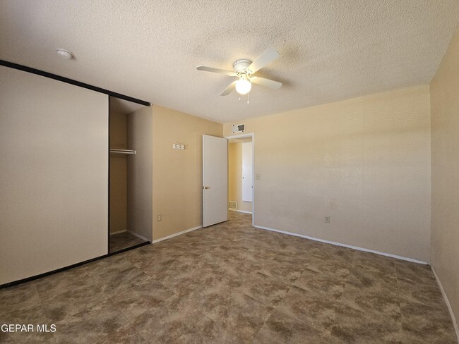 Building Photo - 3700 Devore Ct