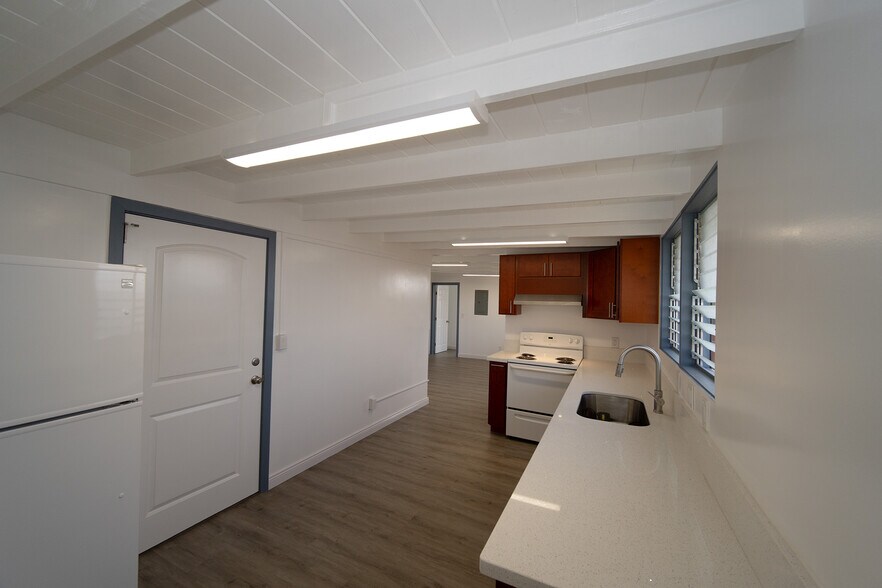 Building Photo - 1957 Hoohai St