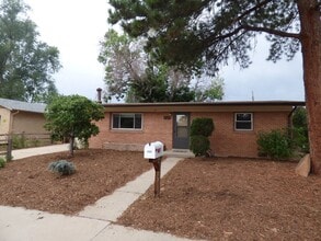 Building Photo - Perfect 2 Bedroom House