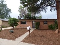 Building Photo - Perfect 2 Bedroom House