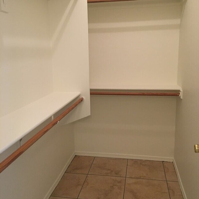 Building Photo - 9108 E Esperanza Dr