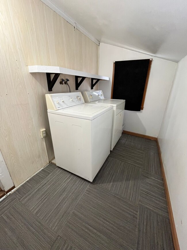 Building Photo - 2 Bed/1 Bath Ranch Home For Rent in Harrisburg, SD!