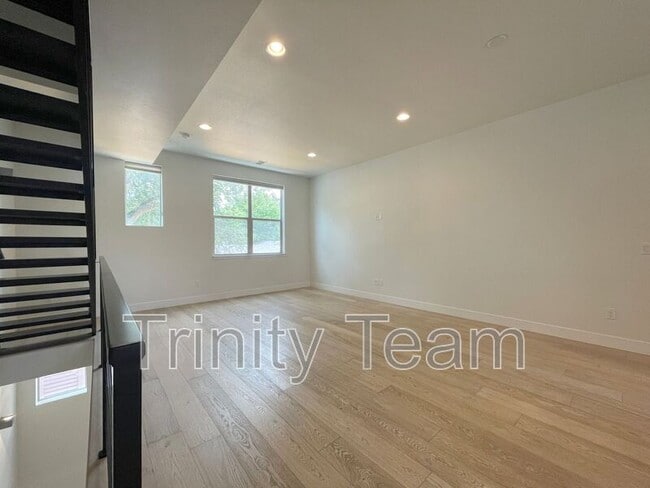 Building Photo - 4100 E Iliff Ave