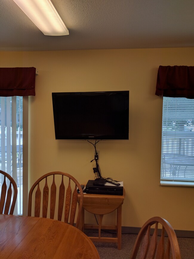 Building Photo - Salzer II Apartments