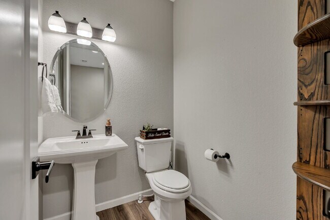 Building Photo - Newer Build 3 Bedroom Home In a Beautiful Neighborhood!